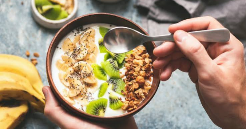Nên ăn sữa chua buổi sáng lúc nào