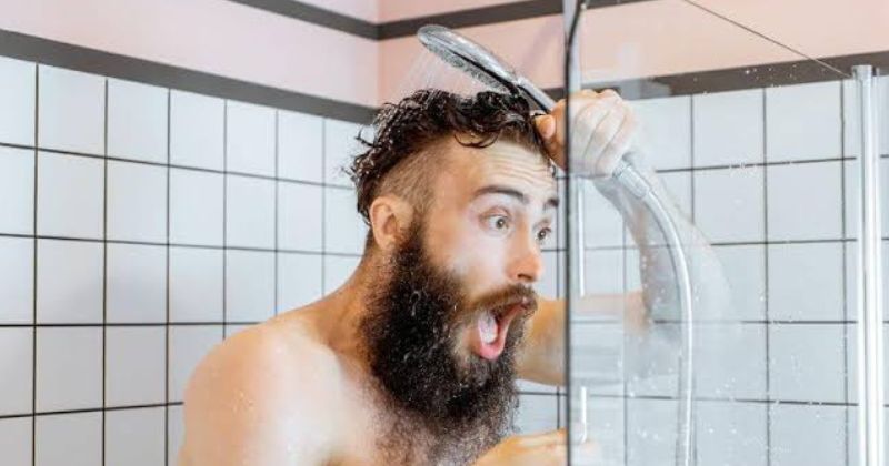Những trường hợp nên thận trọng khi gội đầu buổi sáng