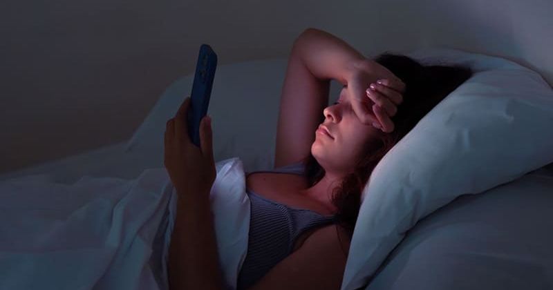 Vì sao bạn khó đi vào giấc ngủ
